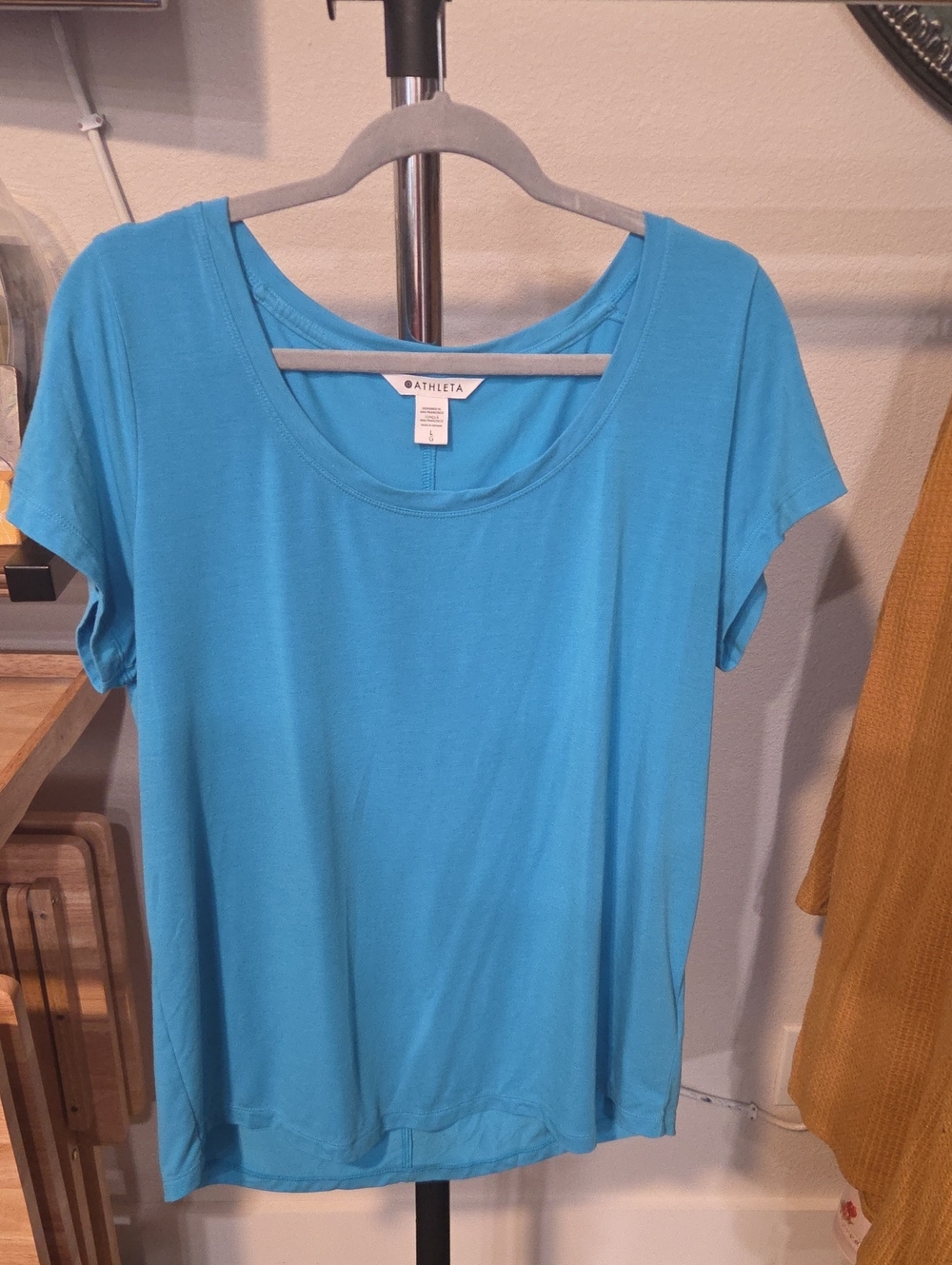 Athleta Scoop Neck Short Sleeve Tee in Bright Teal